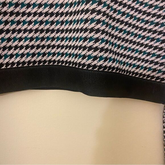 Fabletics Camryn houndstooth crop top size Medium - Picture 5 of 7